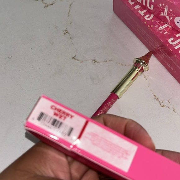 🍒 JEFFREE STAR COSMETICS
Velour Lip Liner cherry wet - Picture 8 of 8